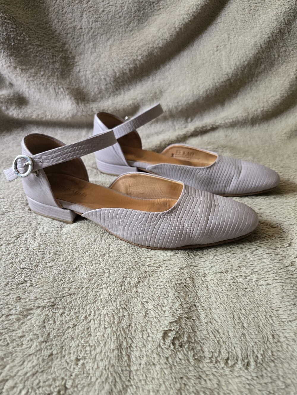 Poppy Barley The Two Piece Flat Lilac Lizard Size 8.5